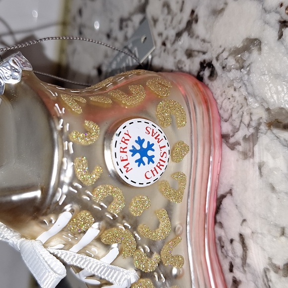 🎅 Converse sneaker style glass ornament - cream and pink - Picture 6 of 8